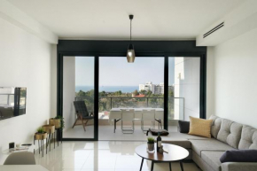 Luxury apartment with Sea View by Airsuite